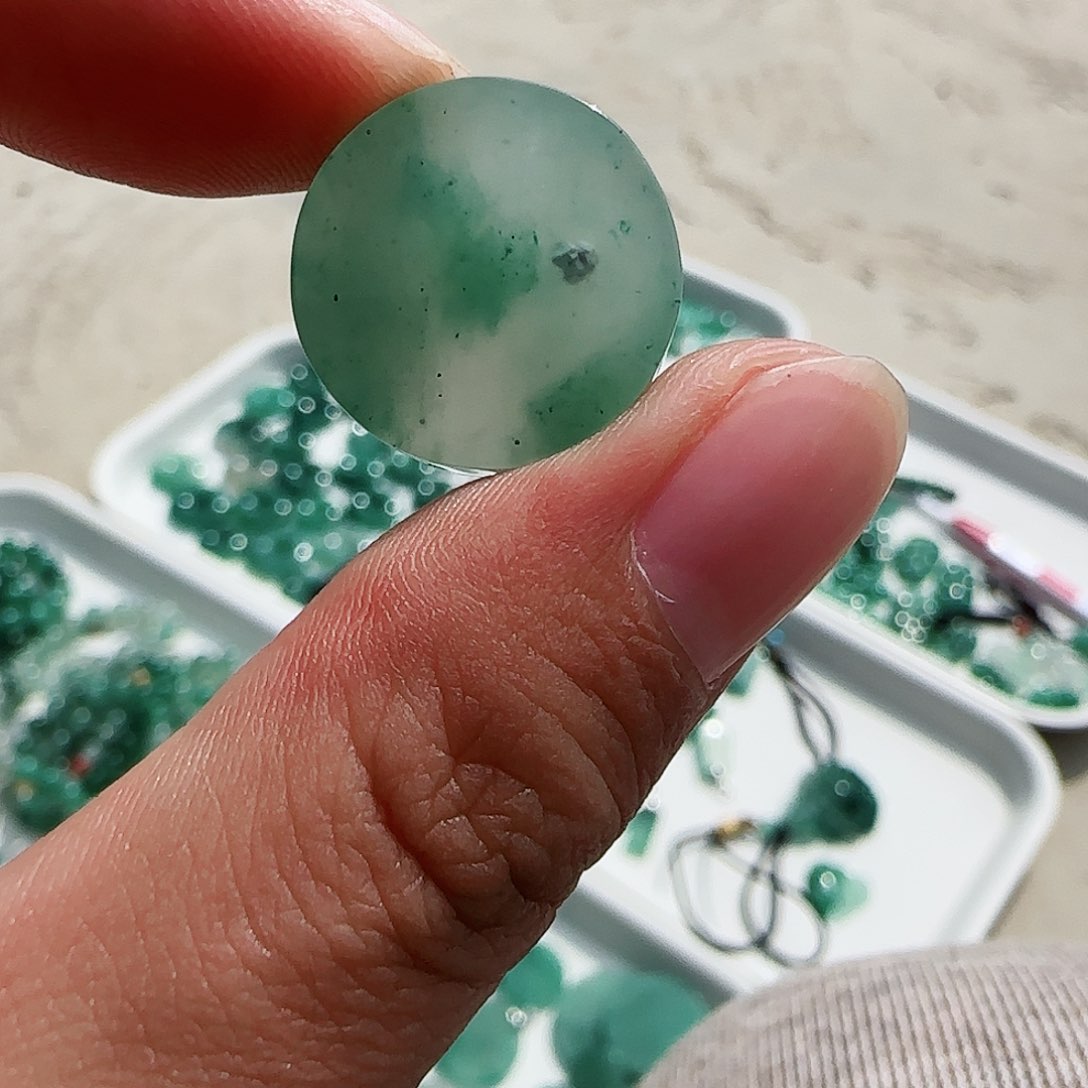 石英质玉颈饰未镶嵌