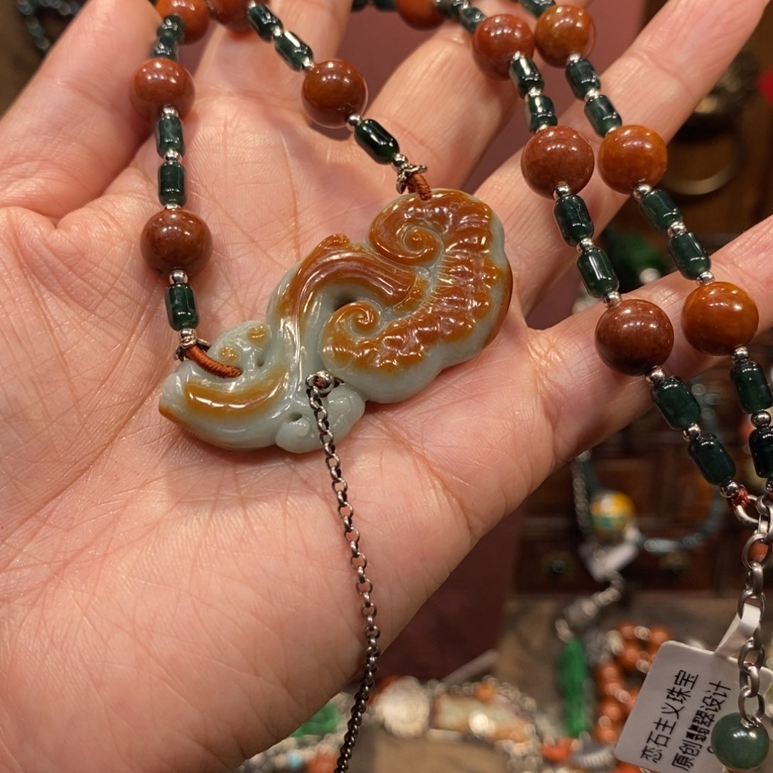 翡翠吊坠(赠链)未镶嵌