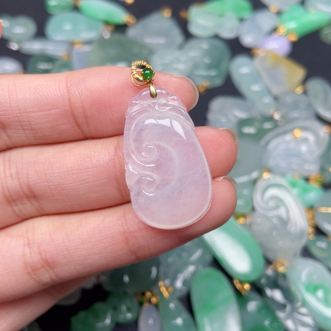 翡翠颈饰18K金镶嵌如意