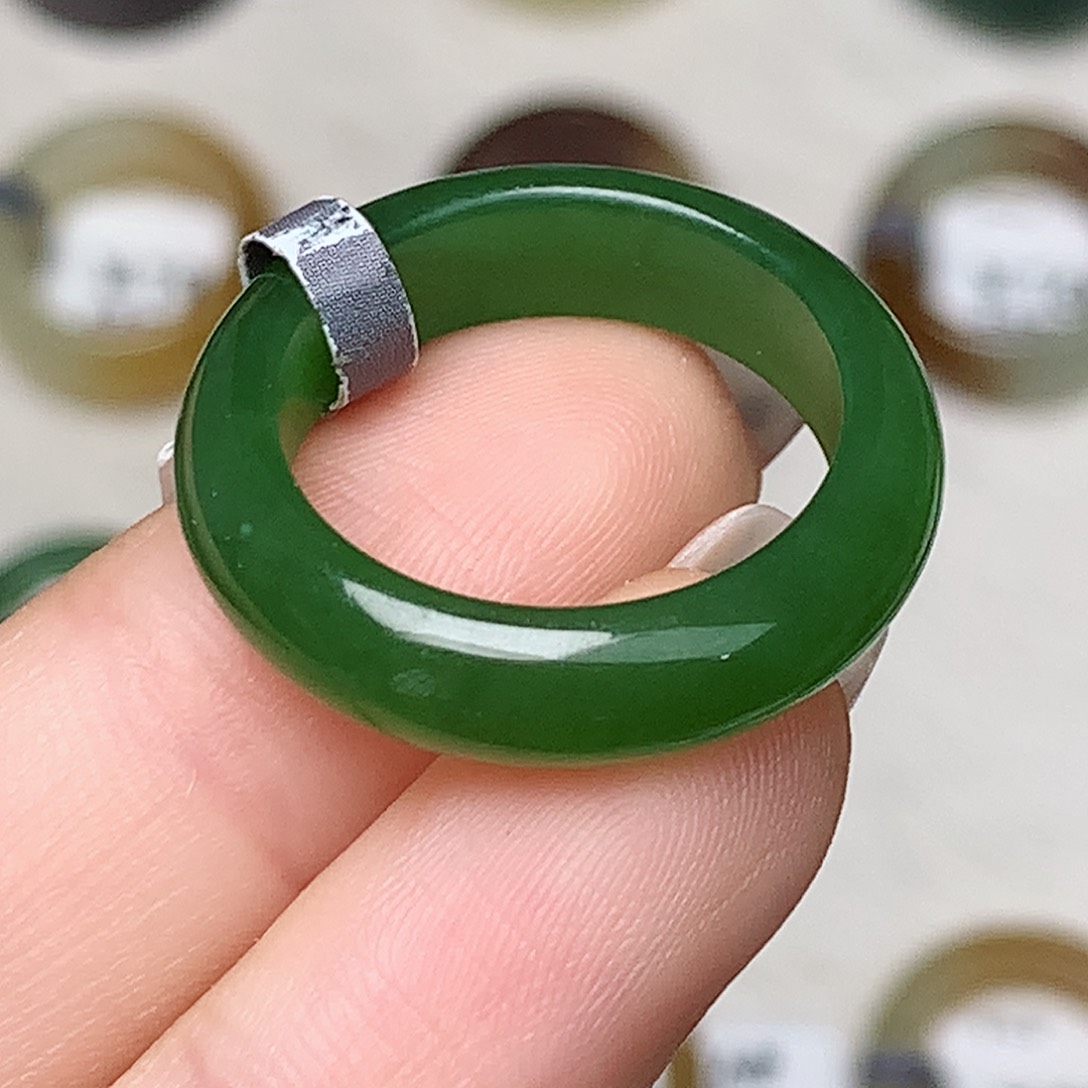 未镶嵌戒指和田玉