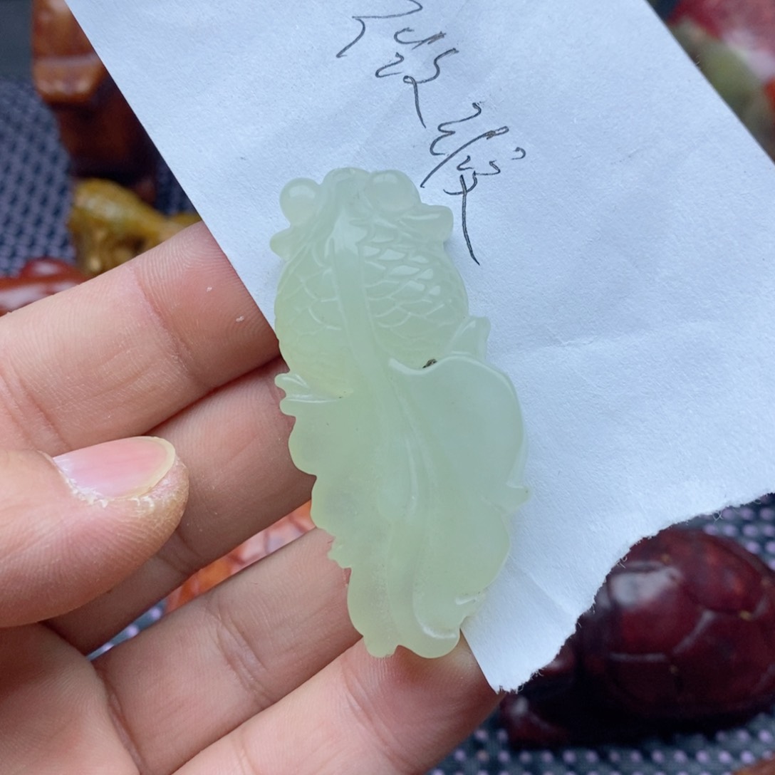 蛇纹石玉颈饰未镶嵌