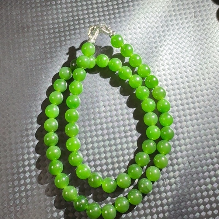 和田玉未镶嵌颈饰俄七毕业级别菠菜绿项链