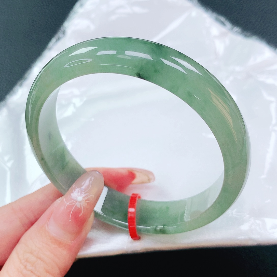 翡翠手镯未镶嵌56圈