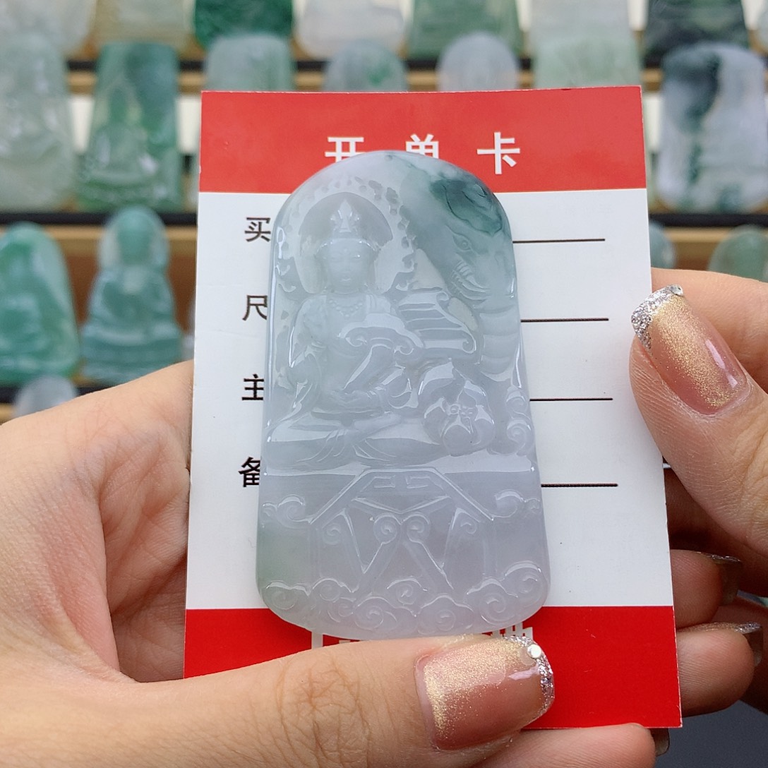 翡翠未镶嵌颈饰普贤菩萨