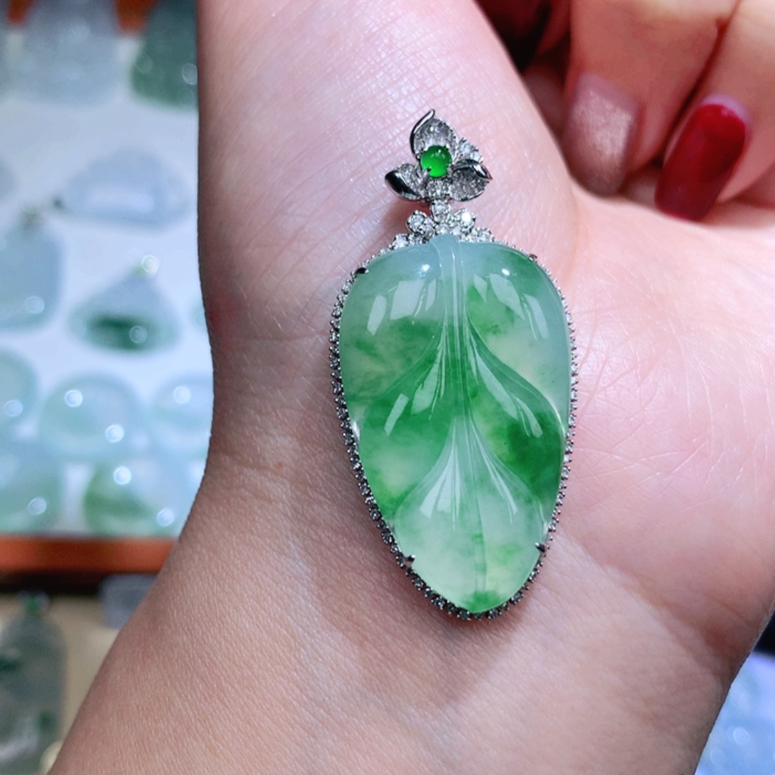 【闪购商品】翡翠颈饰18K金镶嵌叶子