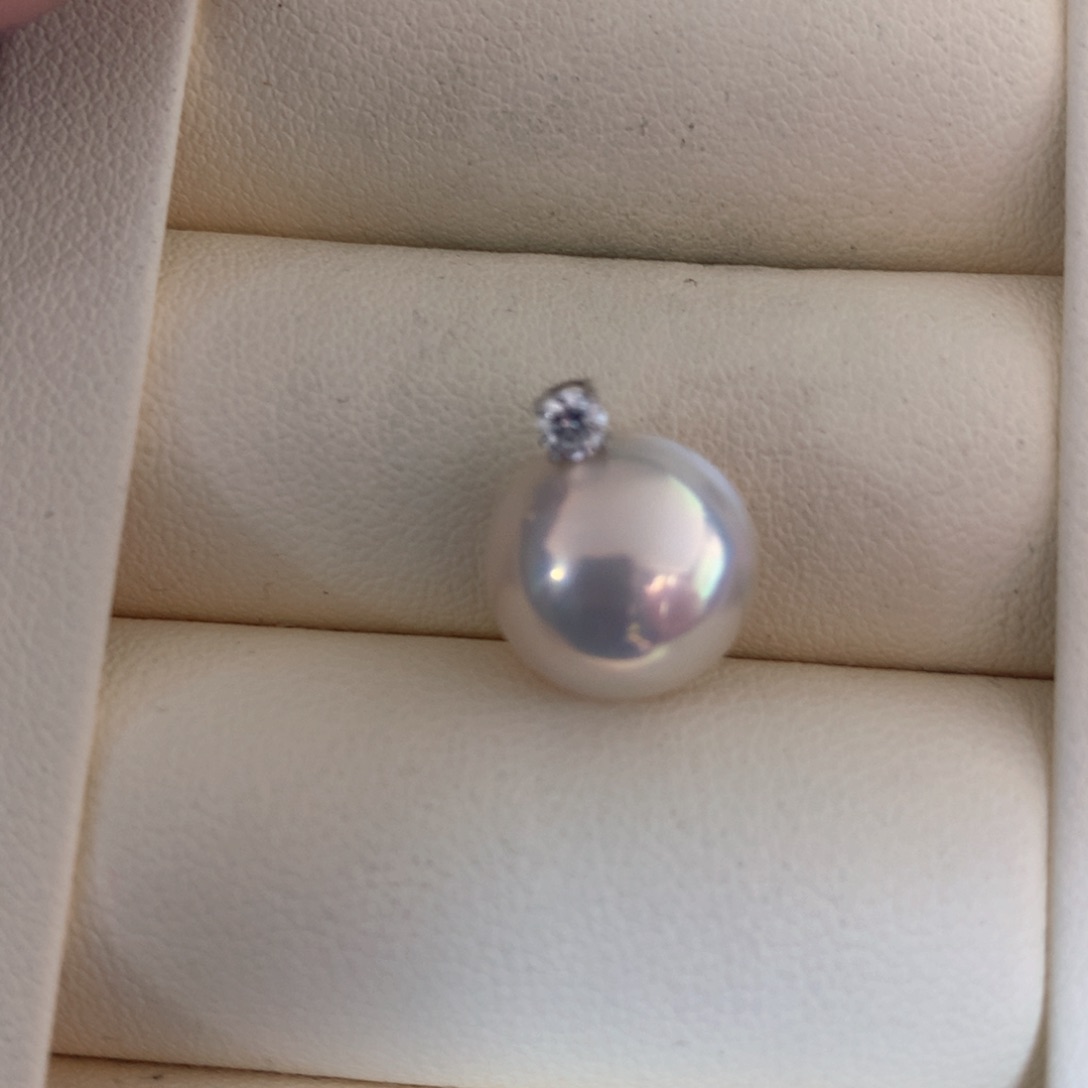 18K金镶嵌拼合珍珠（马贝珠）颈饰