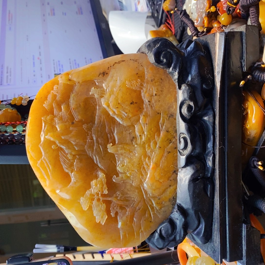 未镶嵌石英质玉（黄龙玉）颈饰