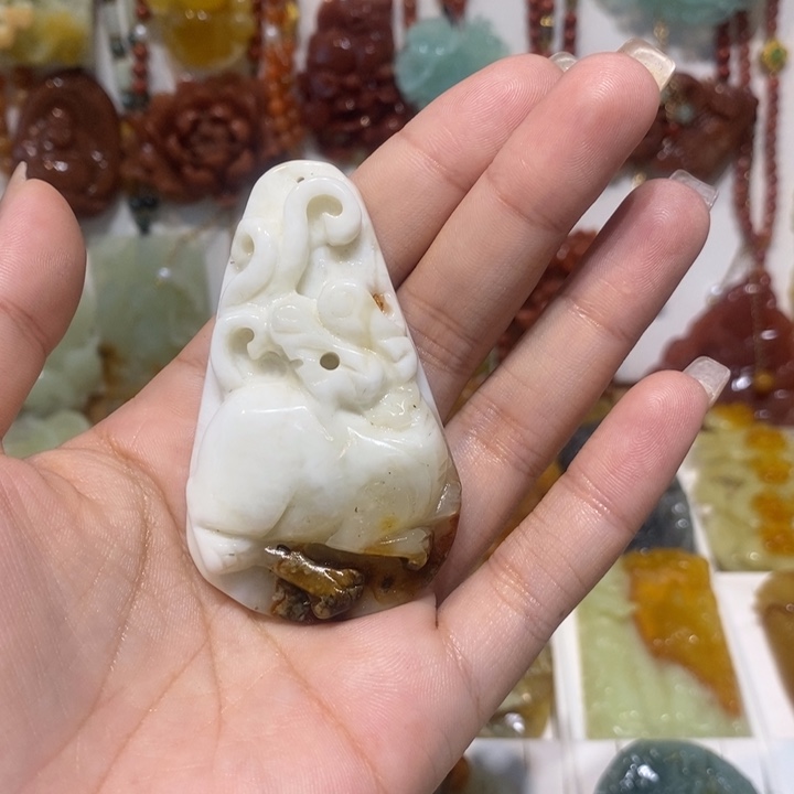 未镶嵌蛇纹石玉颈饰