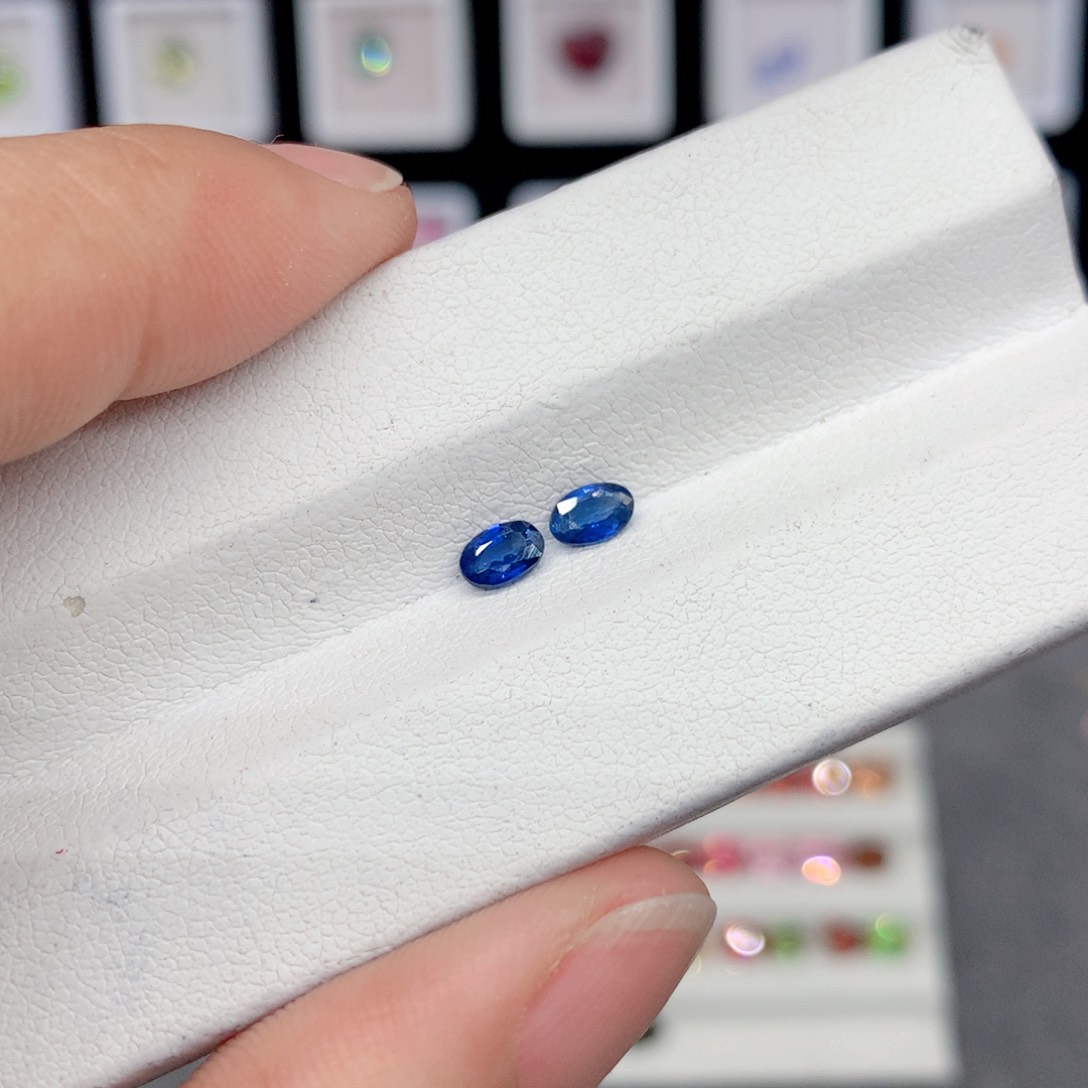 蓝宝石裸石未镶嵌2颗