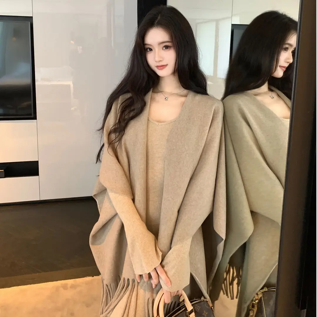 秋冬加厚保暖披肩女外搭纯色简约斗篷开叉保暖防寒高级感披风百搭