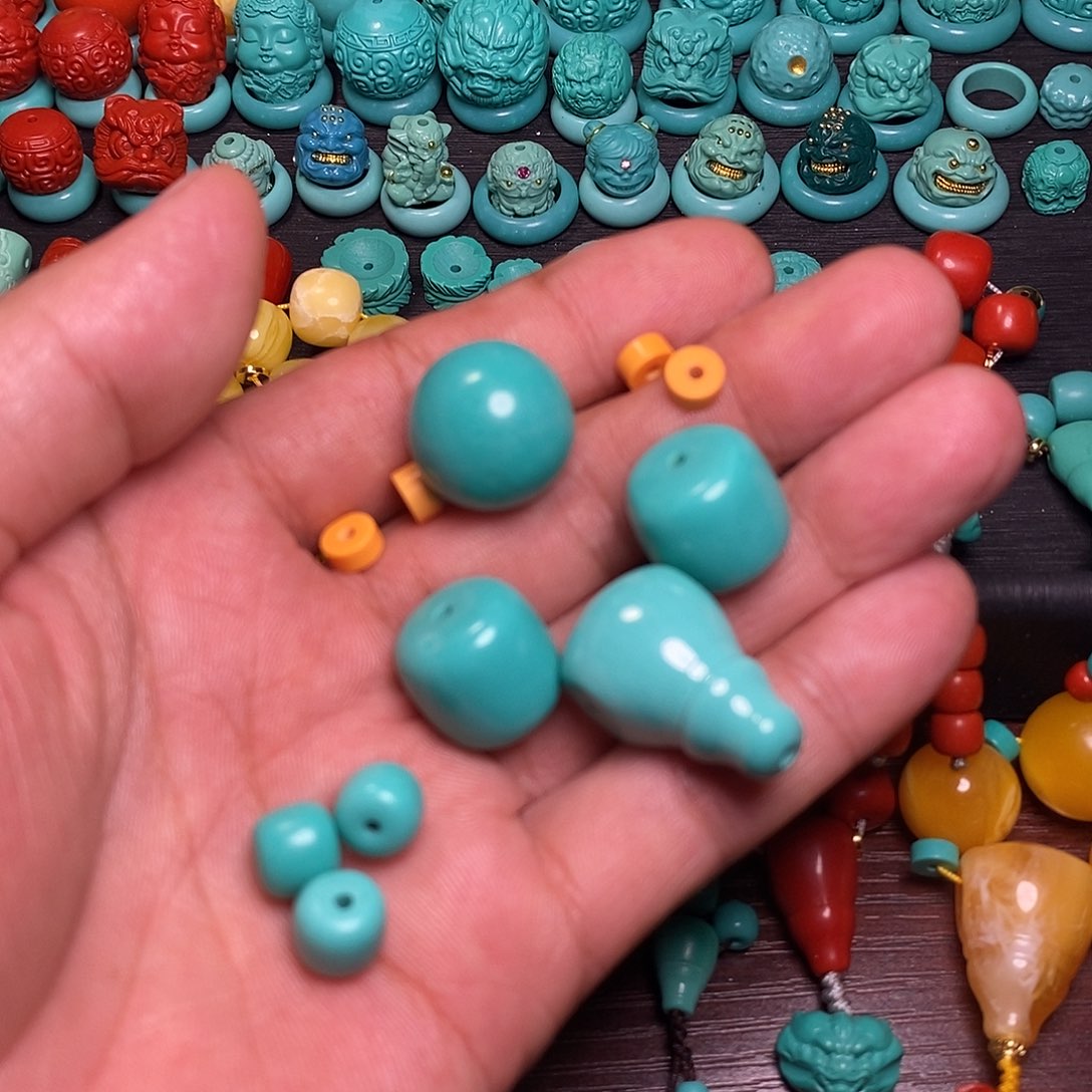无非金属腰珠17，顶珠18