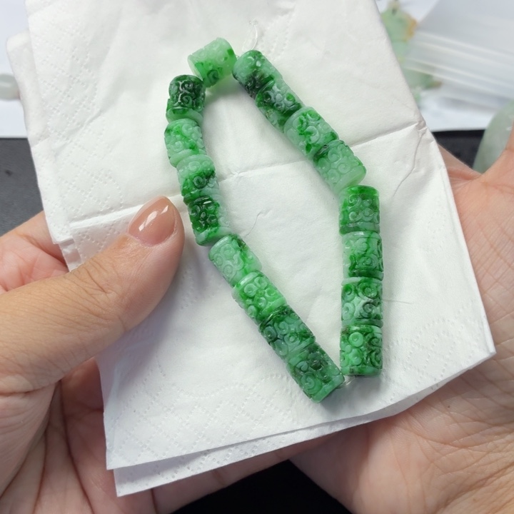 哈***妮定制翡翠未镶嵌毛货待编款式不退不换