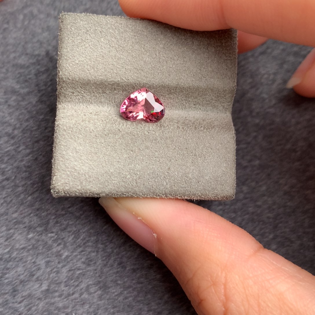 未镶嵌1.12ct碧玺情***椒