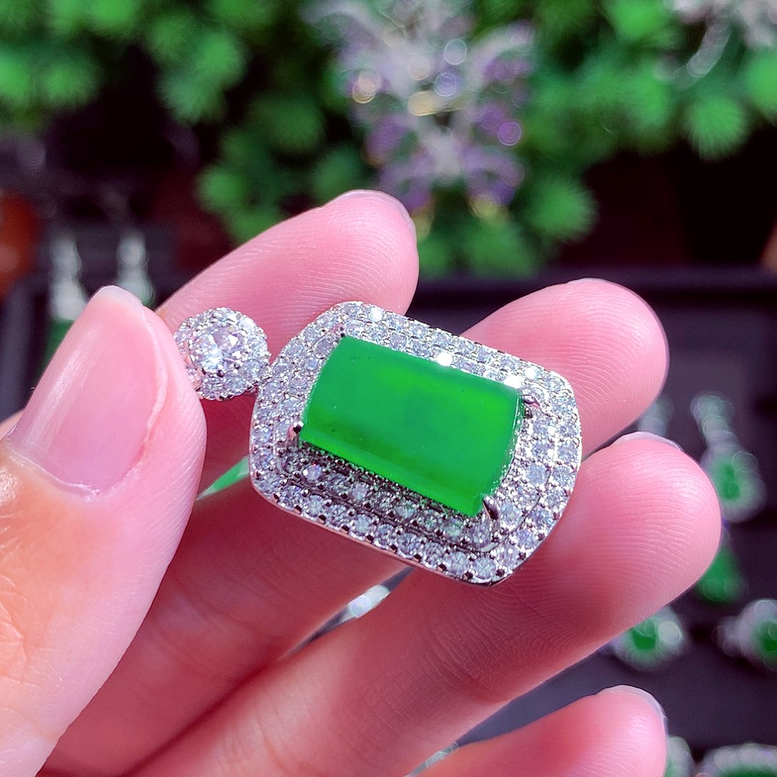 颈饰未镶嵌翡翠天然