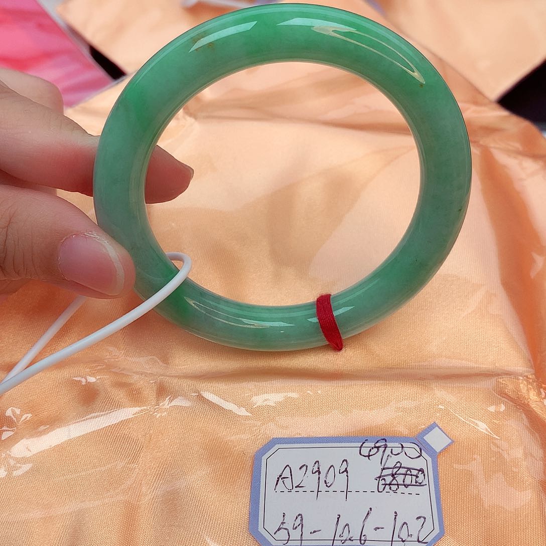 翡翠未镶嵌手镯缅甸翡翠