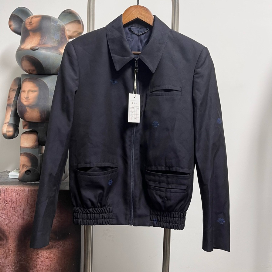 99新Louis Vuitton Lv字母logo夹克 J0102 尺码：44 衣长62胸围53