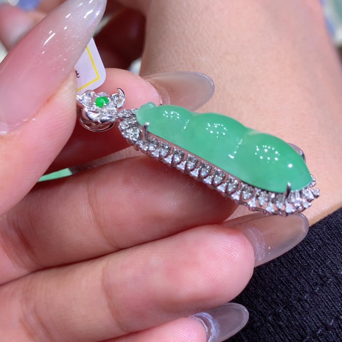 翡翠吊坠(赠链)18K金镶嵌