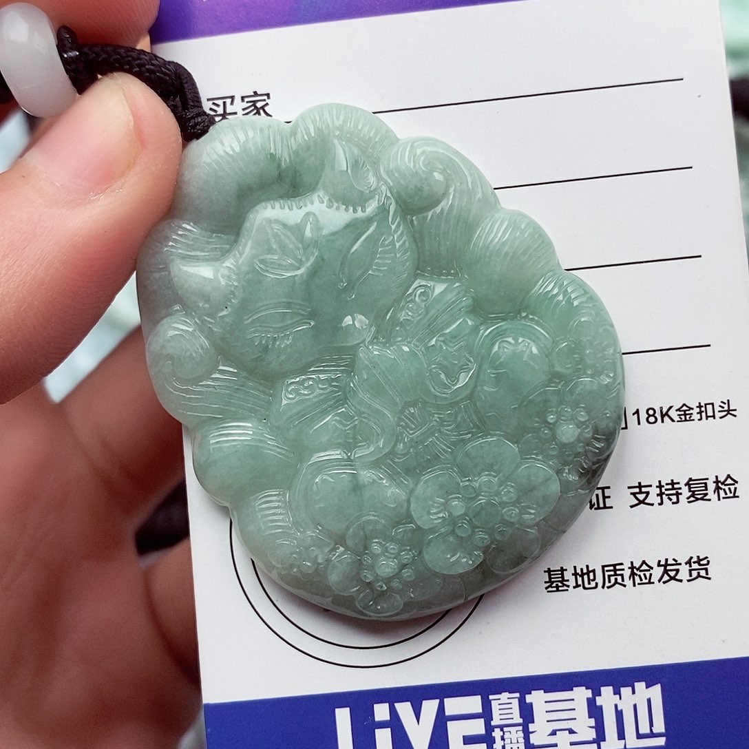 翡翠挂件未镶嵌翡翠