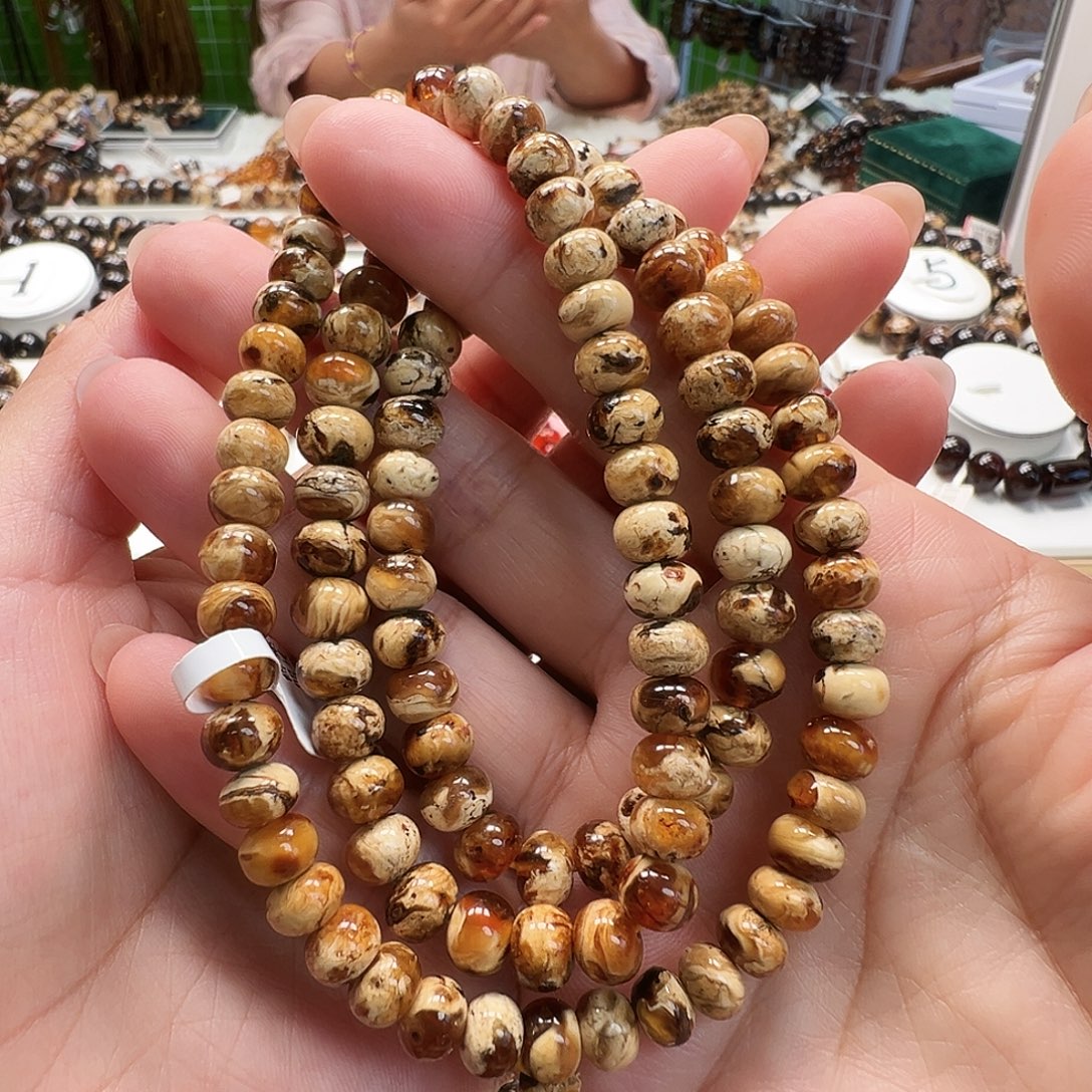 琥珀未镶嵌裸石抚顺琥珀7干白花溶洞