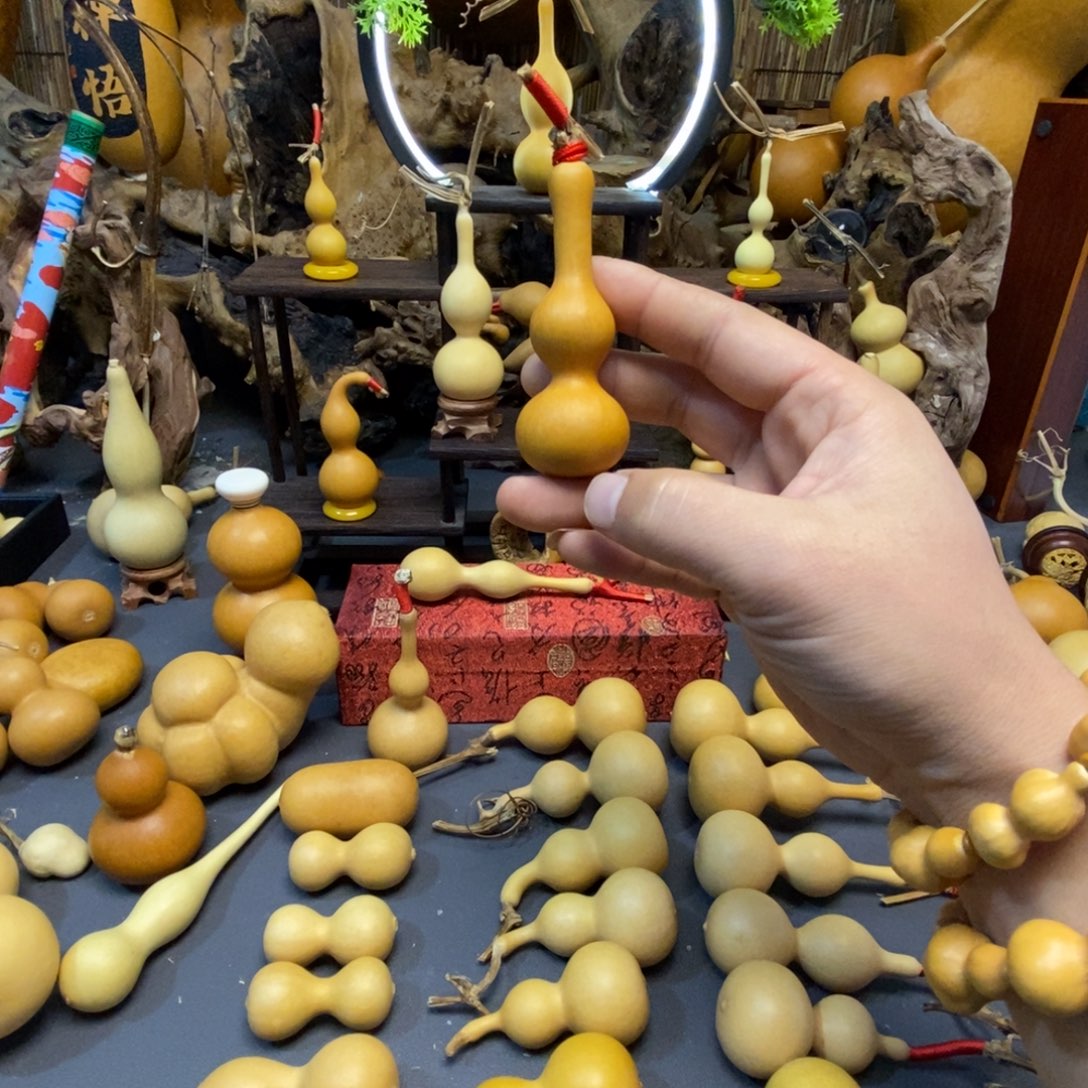 八宝手捻葫芦摆件