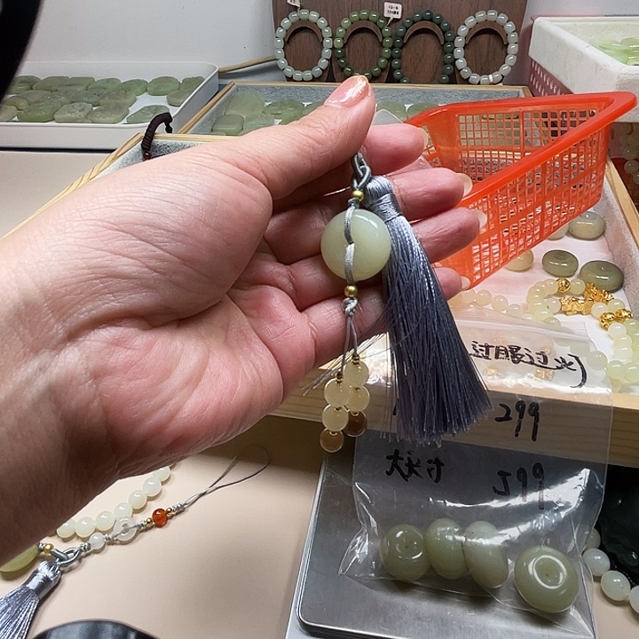 A***a和田玉（糖玉）未镶嵌颈饰