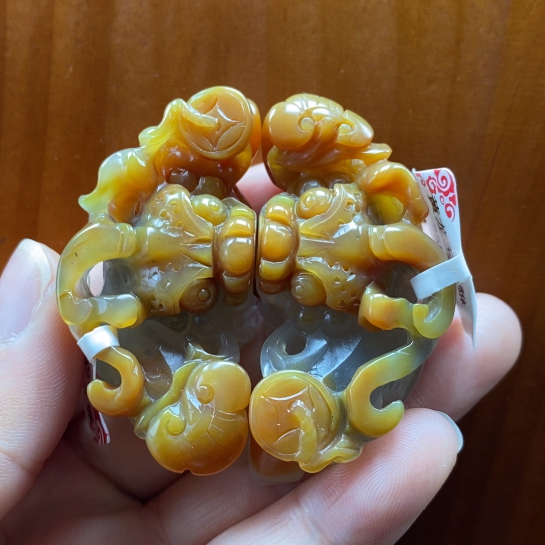 石英质玉（黄龙玉）未镶嵌颈饰