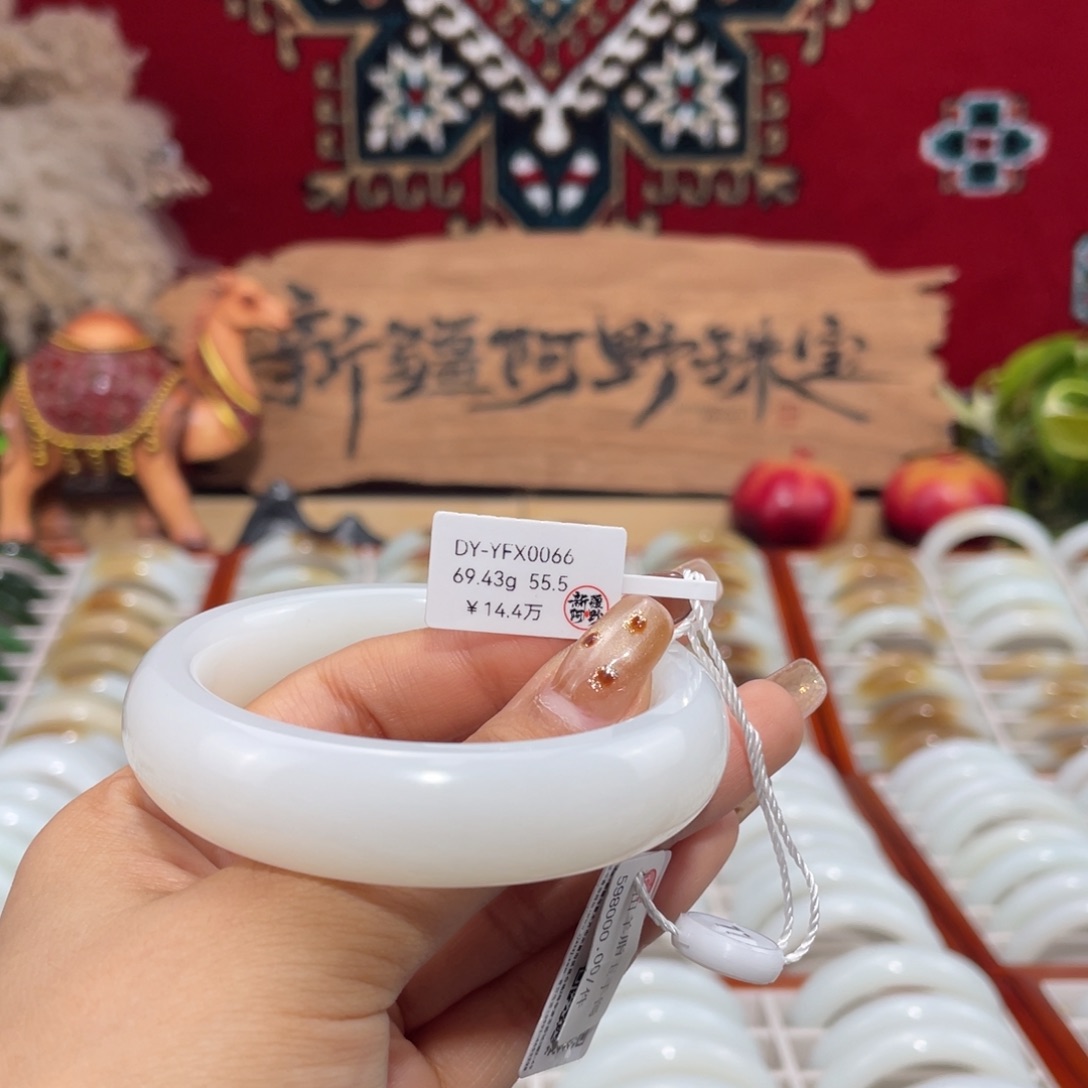 未镶嵌手镯和田玉新疆羊脂白油润白熟手镯