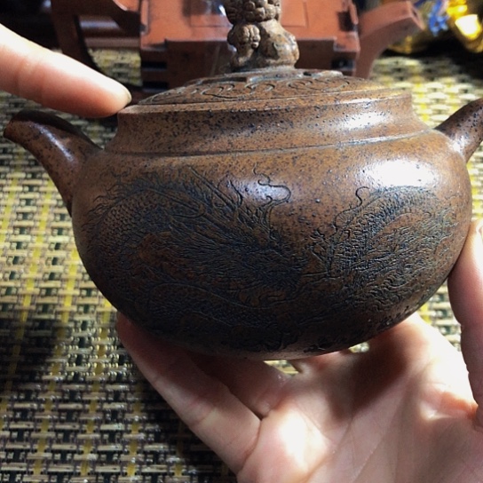 紫砂茶壶原矿泥料手工制作的紫砂壶。