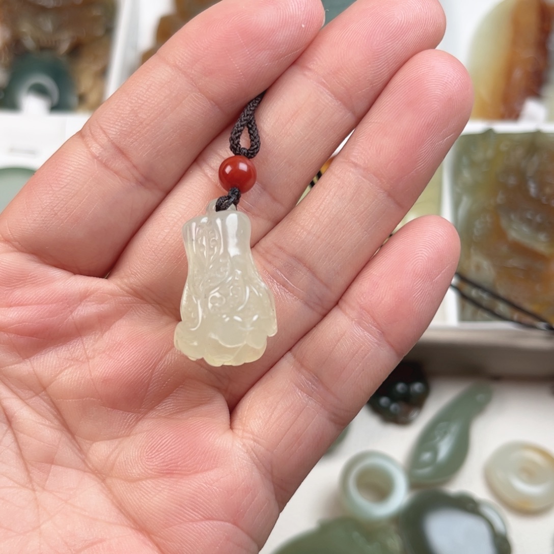 蛇纹石玉未镶嵌颈饰