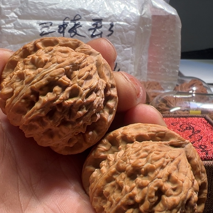 浮***）核桃白狮子核桃46尺寸