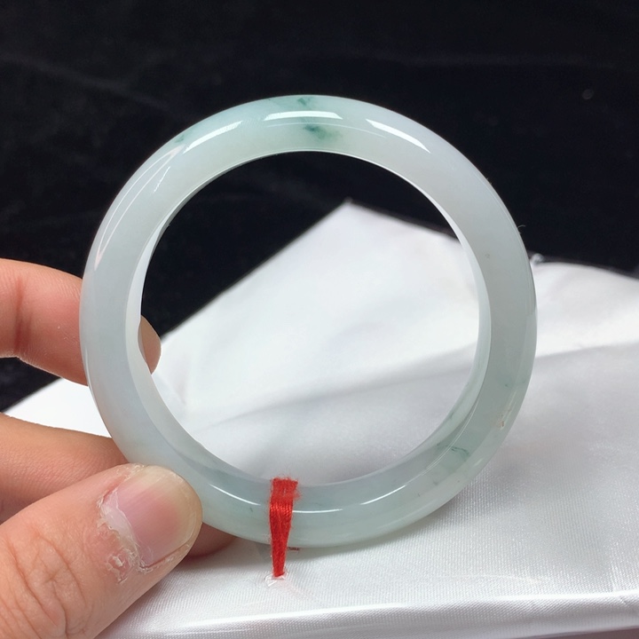 翡翠手镯（圆镯）未镶嵌53.6