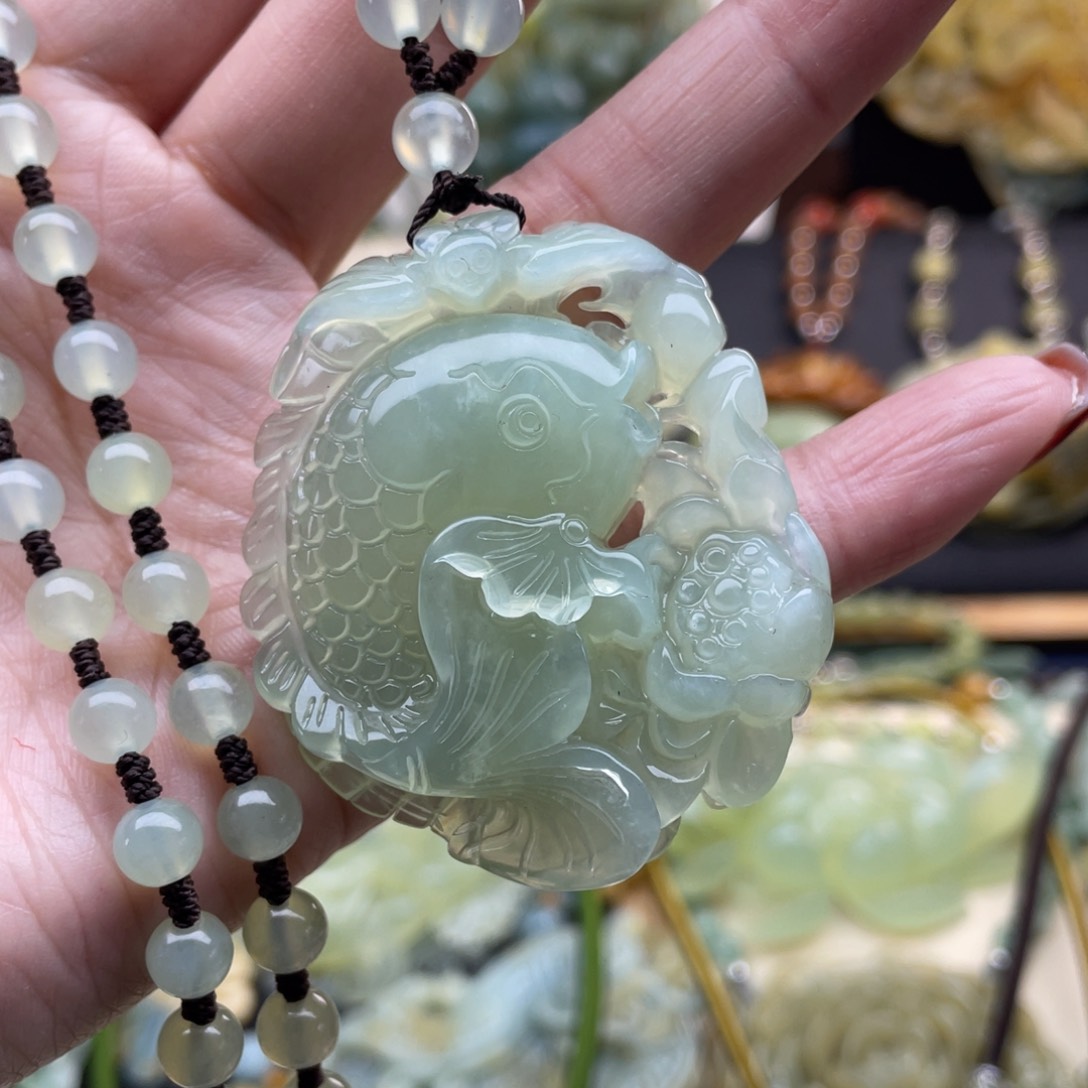 蛇纹石玉颈饰未镶嵌