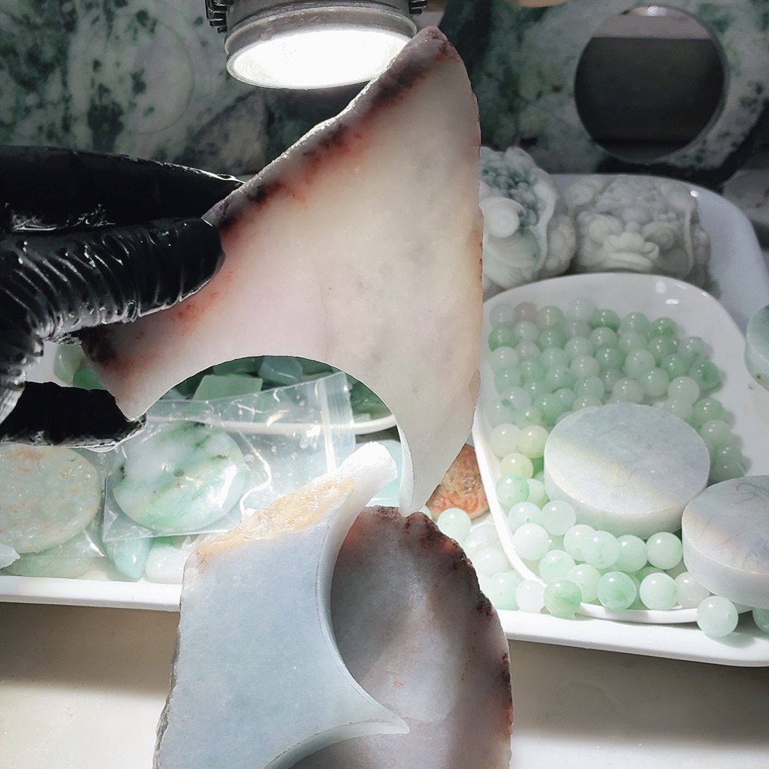 翡翠未镶嵌颈饰边角料