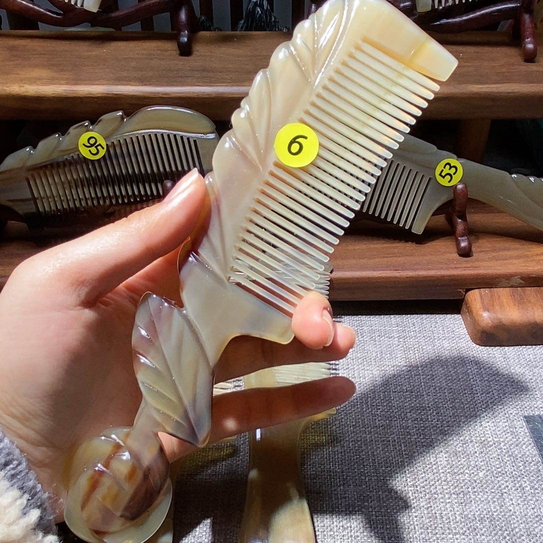 006枫叶牛角梳牛角梳