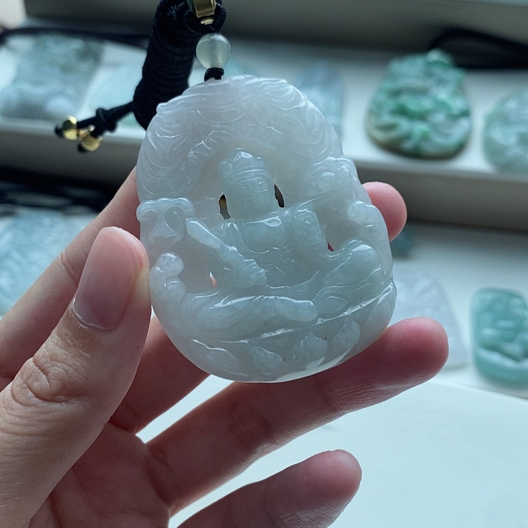 【闪购商品】翡翠未镶嵌颈饰