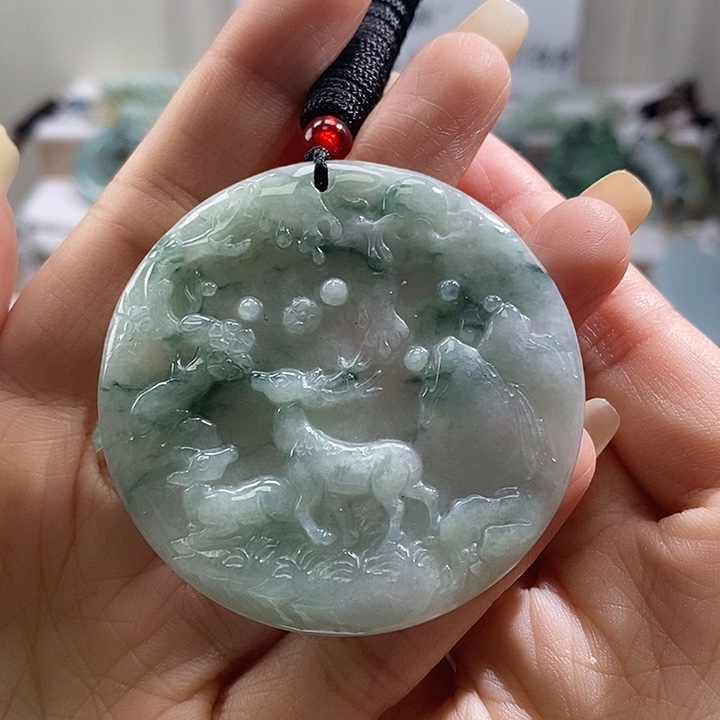 翡翠颈饰未镶嵌翡翠