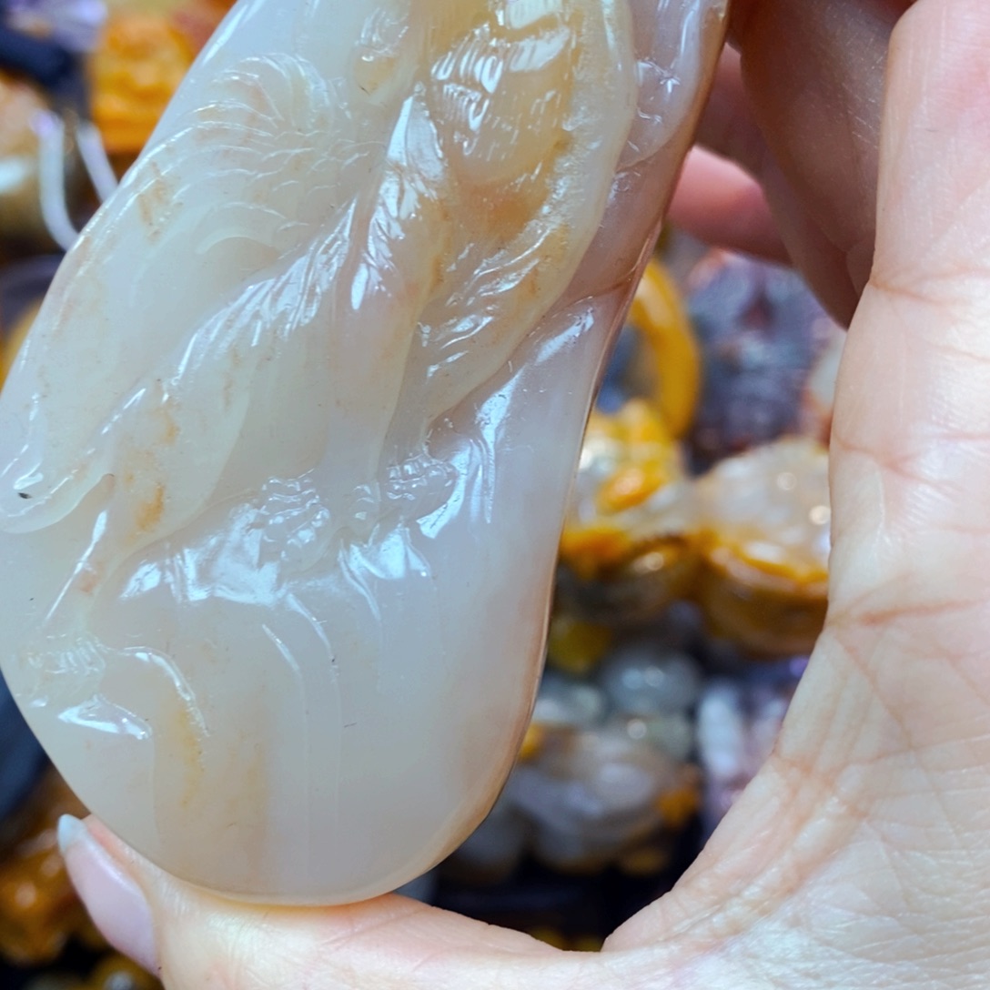 未镶嵌石英质玉（黄龙玉）颈饰
