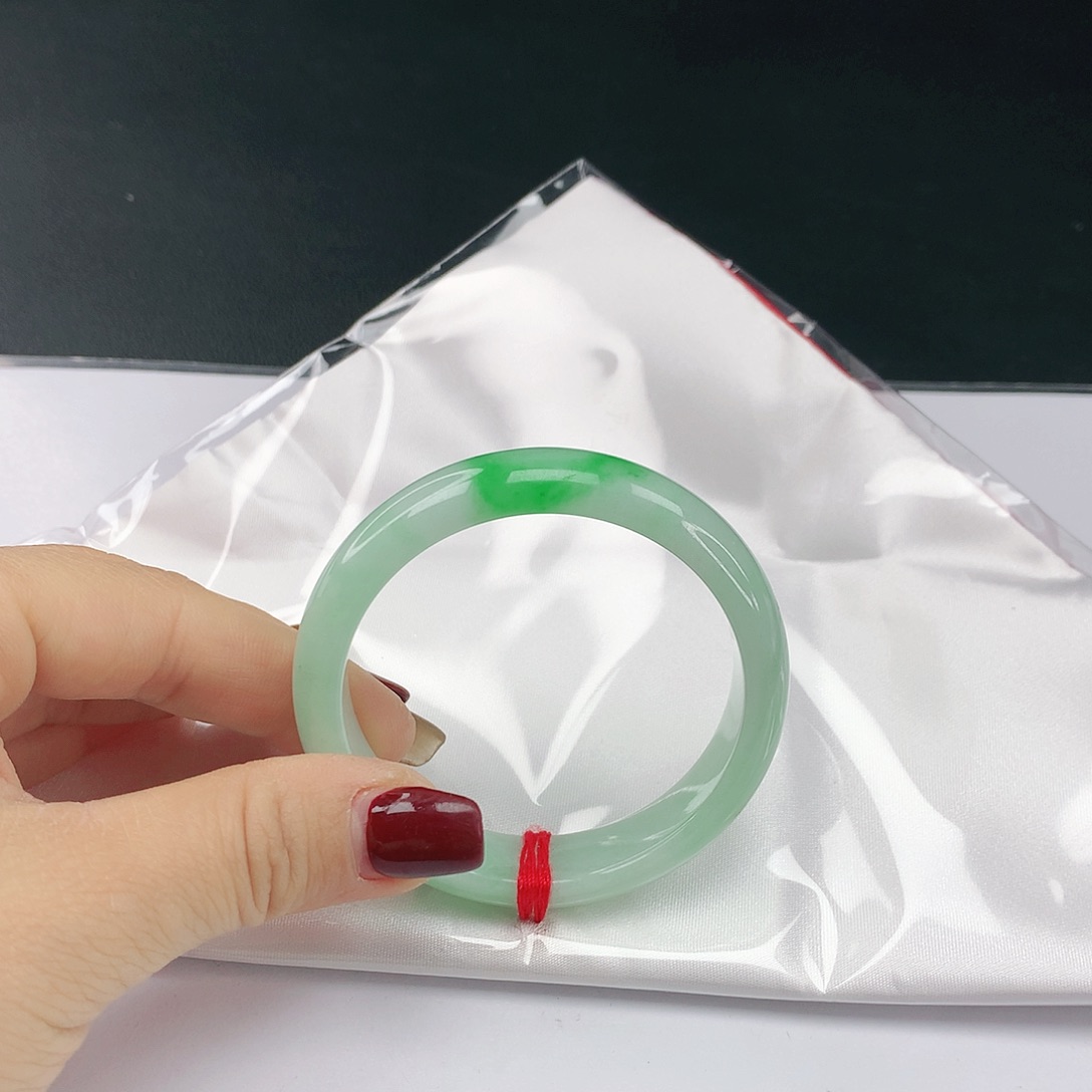 翡翠手镯未镶嵌翡翠090