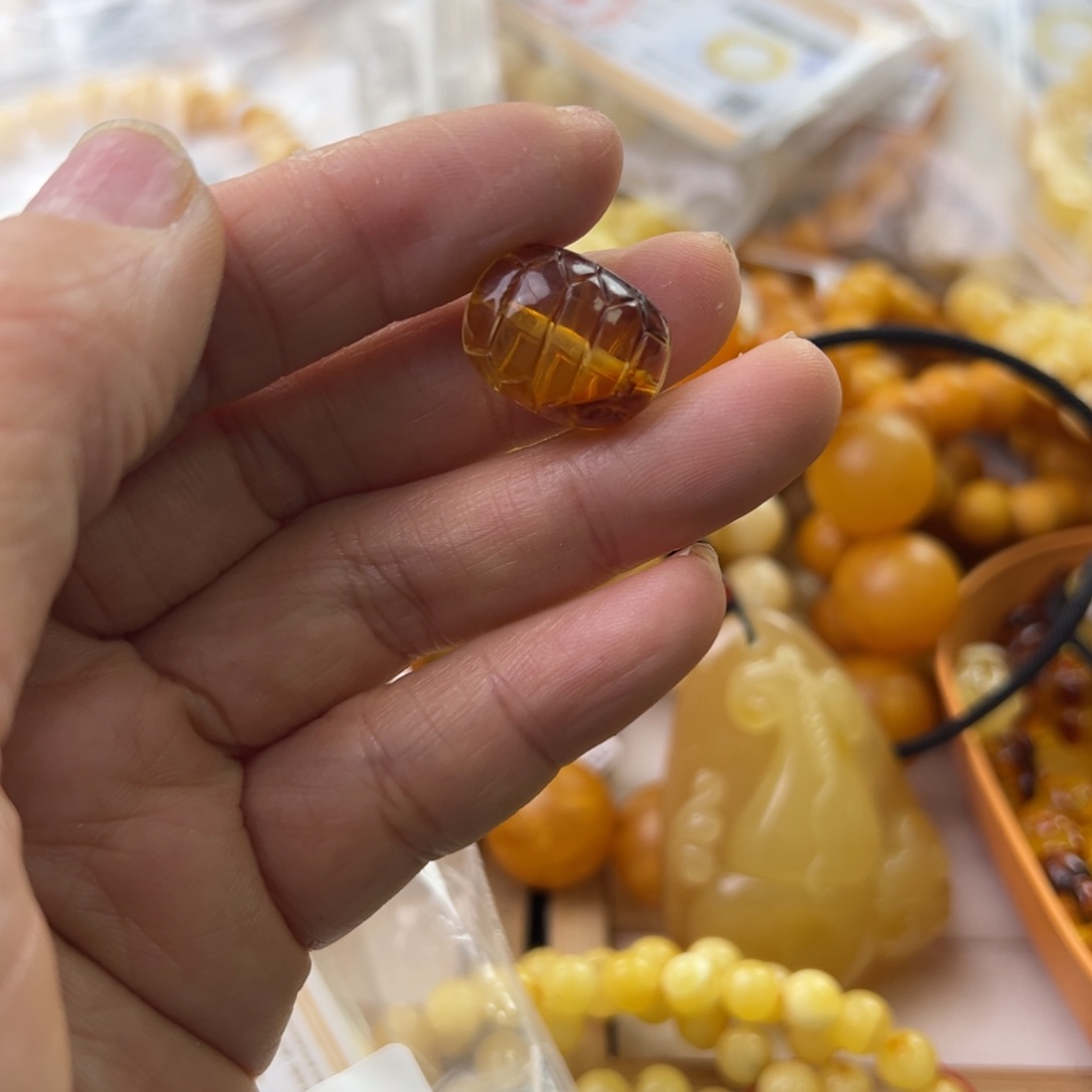 琥珀珠宝奇石未镶嵌