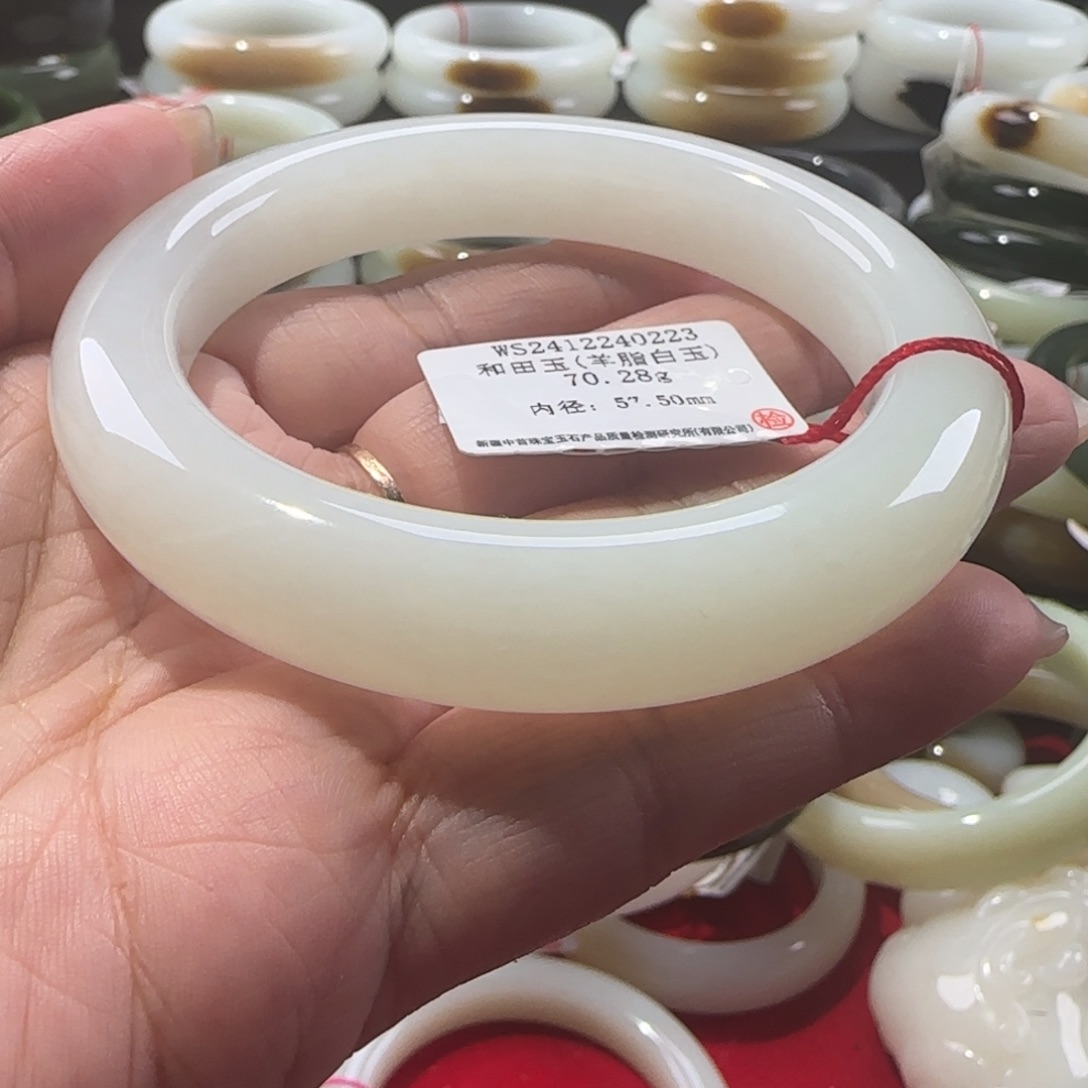 和田玉手镯未镶嵌