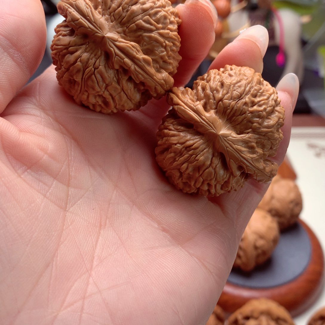 五线菩提吊坠闷白。  6号