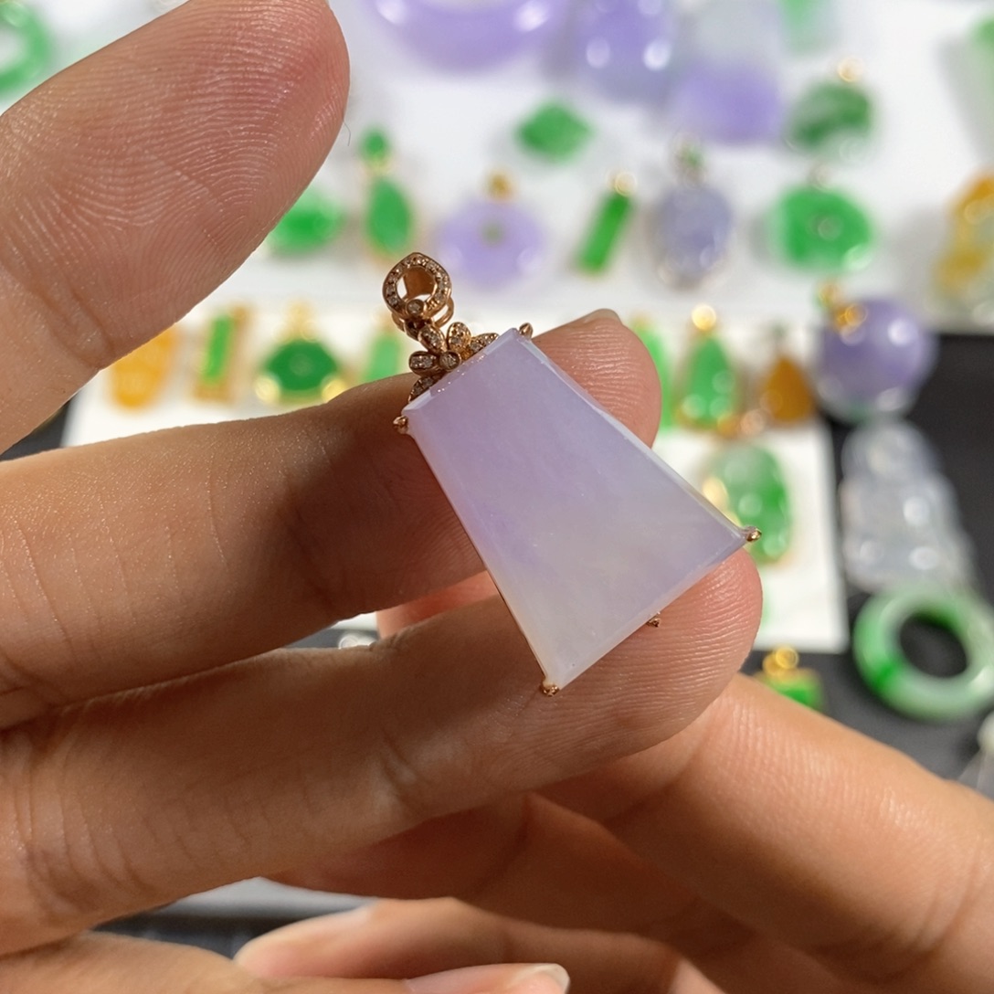 翡翠颈饰18K金镶嵌翡翠