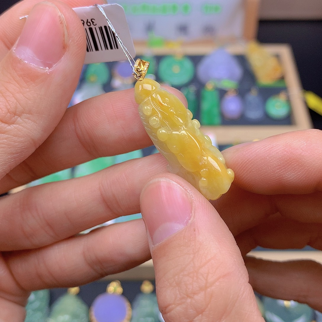 翡翠颈饰18K金镶嵌翡翠