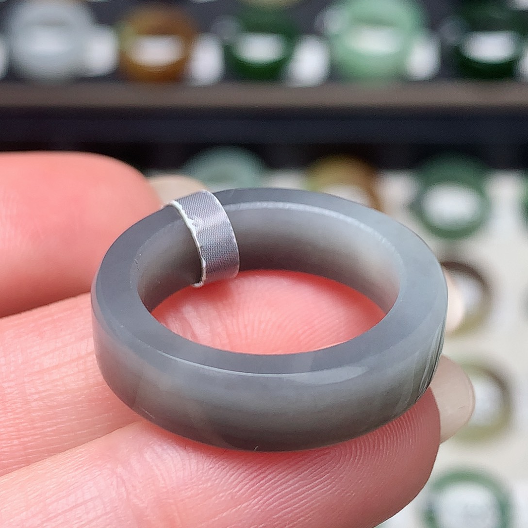 未镶嵌戒指和田玉落**白