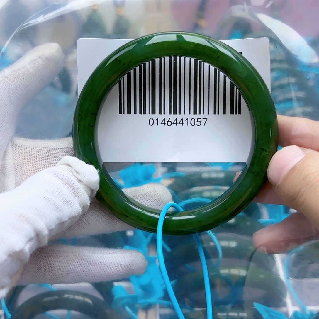 和田玉手镯未镶嵌瑕疵62