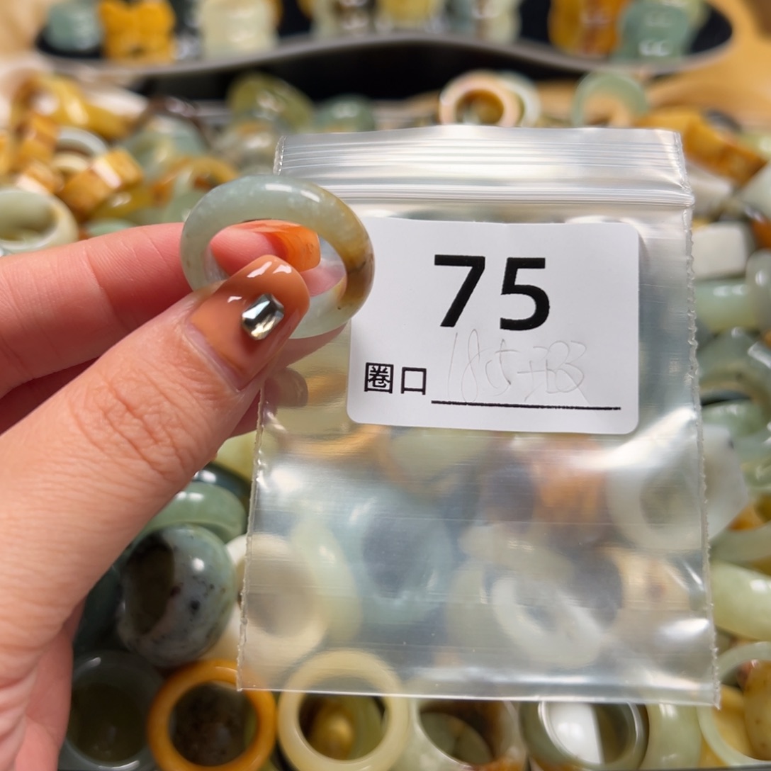 欣***成蛇纹石玉未镶嵌戒指