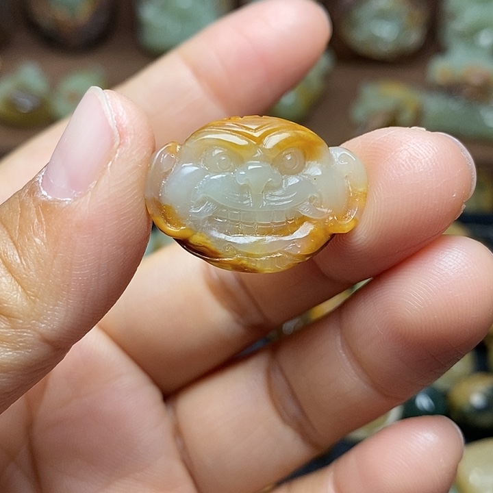 浅***然岫岩河磨玉（透闪石质玉）未镶嵌颈饰