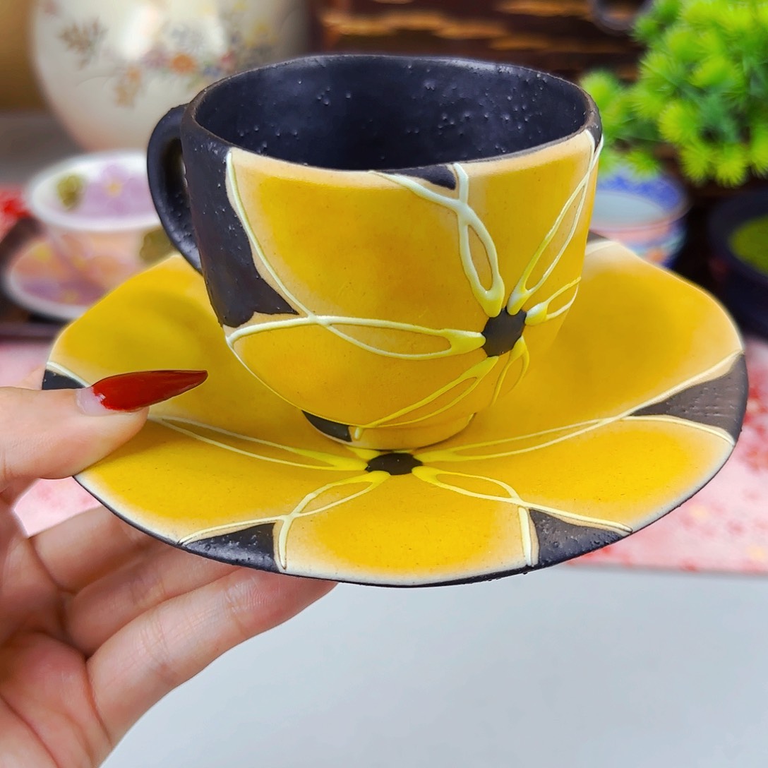 他家茶具瓷器真美！