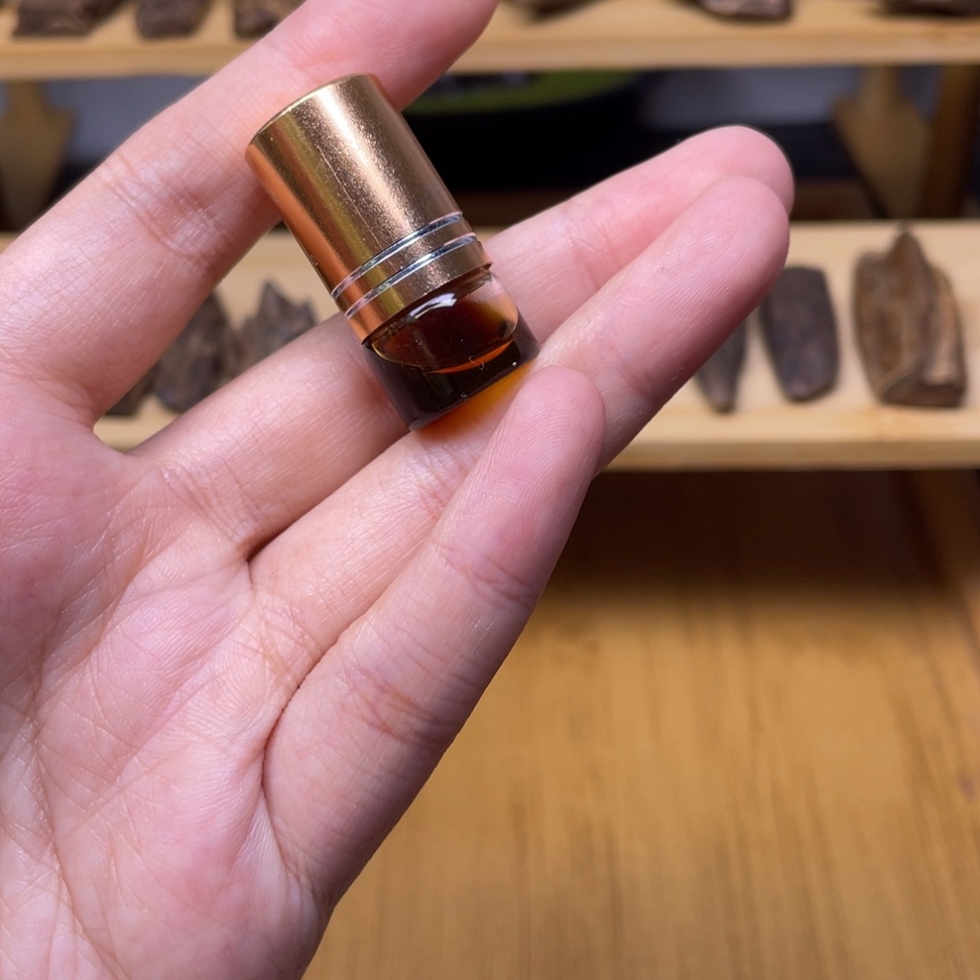 1克海南绿棋精油香