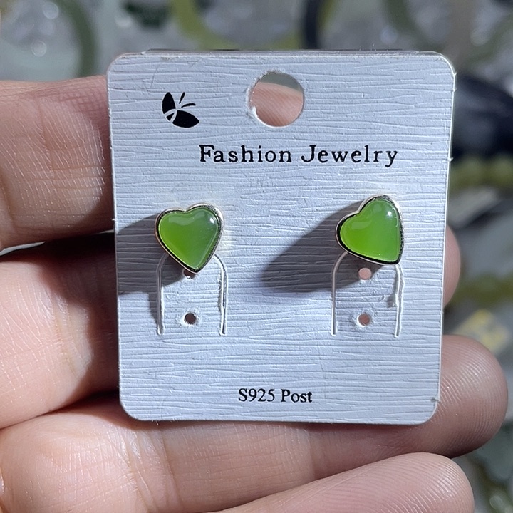 和田玉耳钉未镶嵌